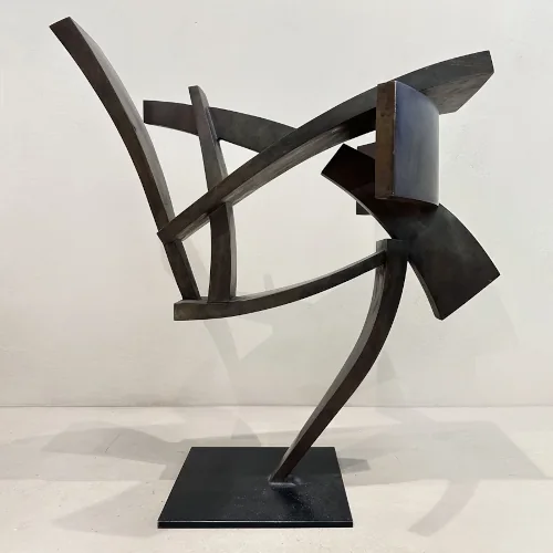 Μεταξύ Κενού και Ύλης