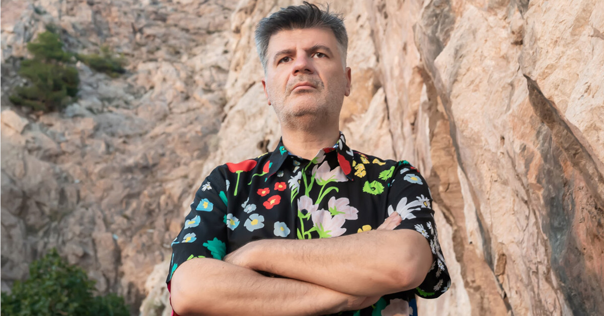 Ο Φοίβος Δεληβοριάς στο Θέατρο Βράχων